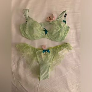 NWT Victoria’s Secret 32C bra & S chantilly lace panty set.